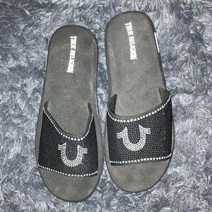 NWOT True Religion Black Rhinestone Slides
